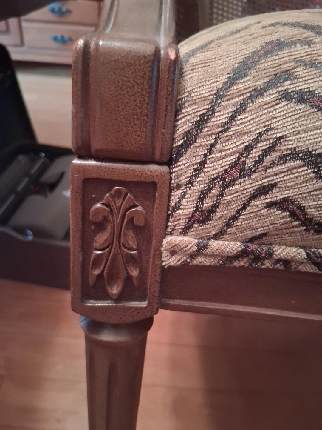 Vintage cane back chair with tiger print seat - photo 4