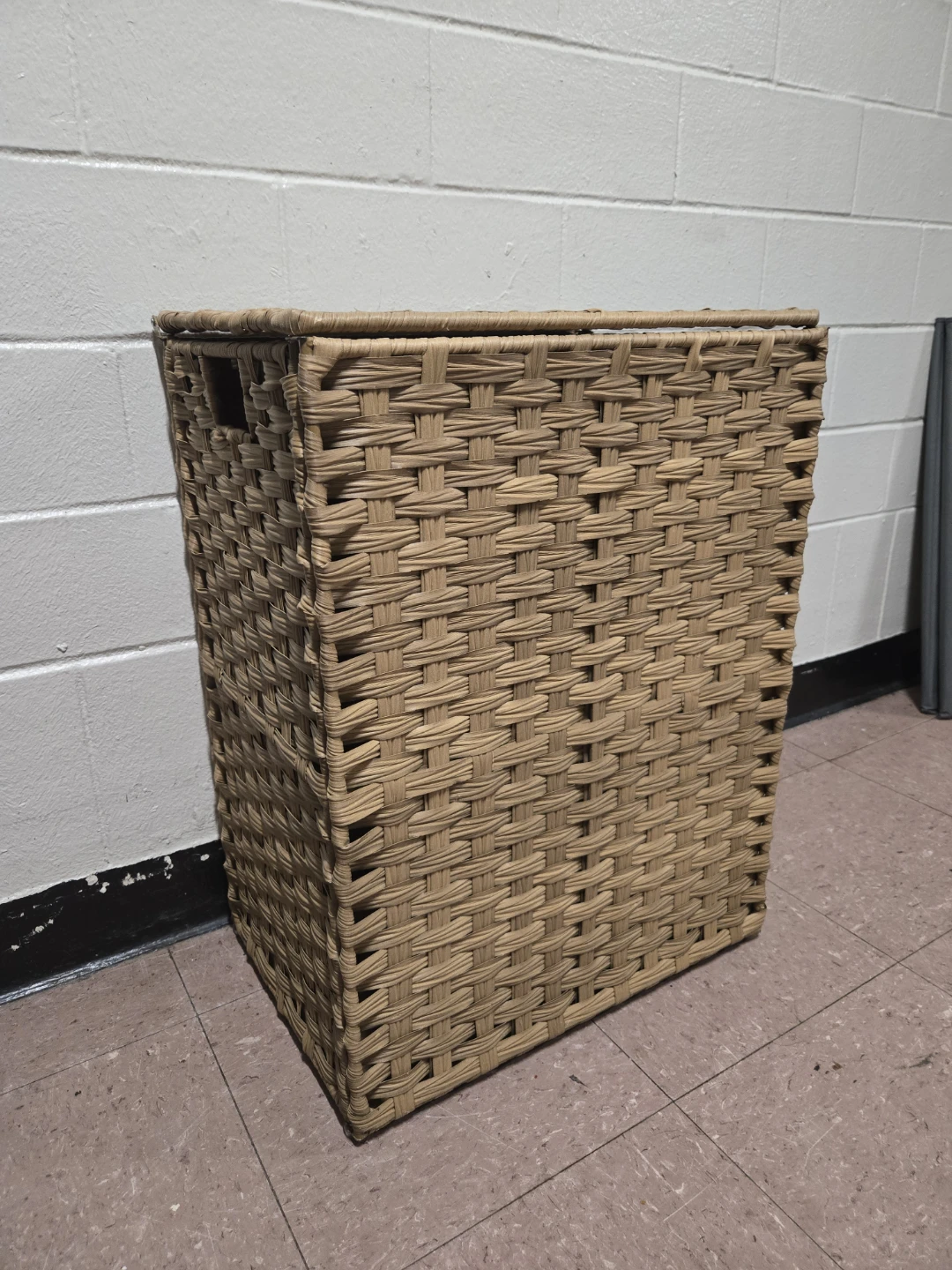 Foldable Faux Rattan Laundry Hamper with Hinged Lid - Tan Wicker - photo 2