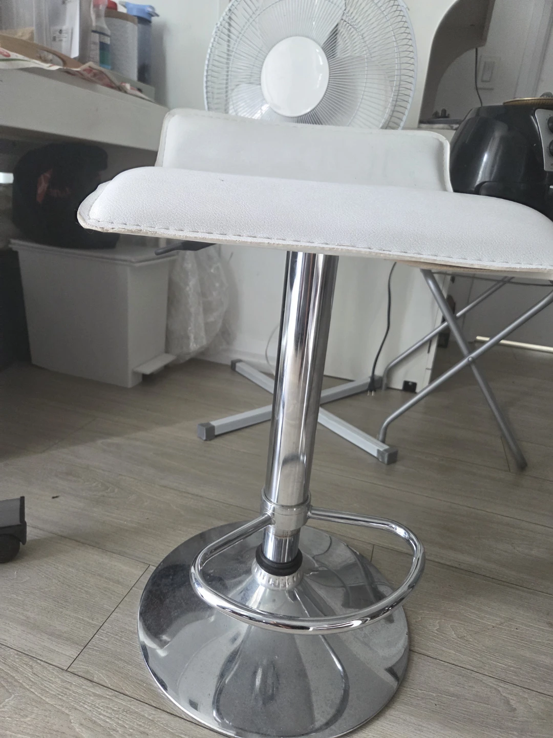 White Bar Stool fix - photo 4