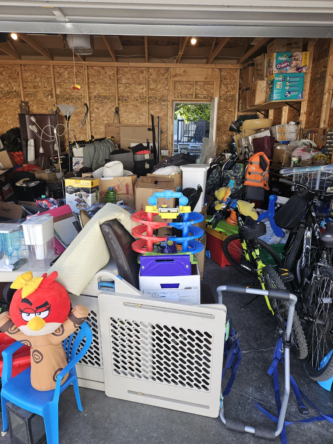 GARAGE / ESTATE SALE