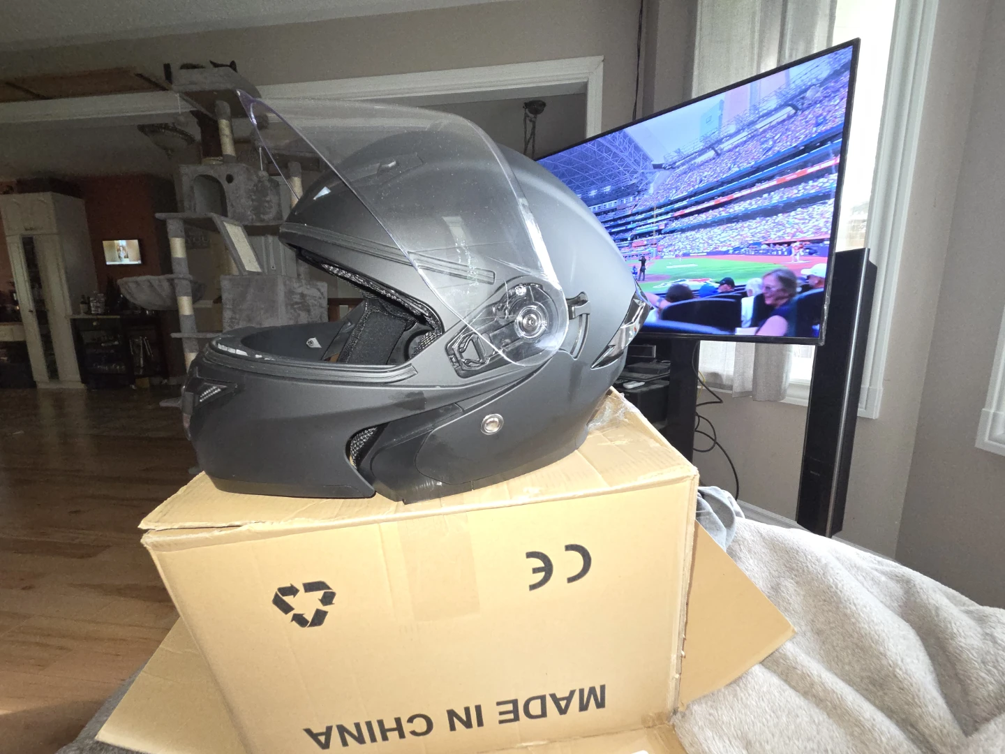 NEW IN BOX Matte Black WT-902 Motorcycle Helmet - photo 3