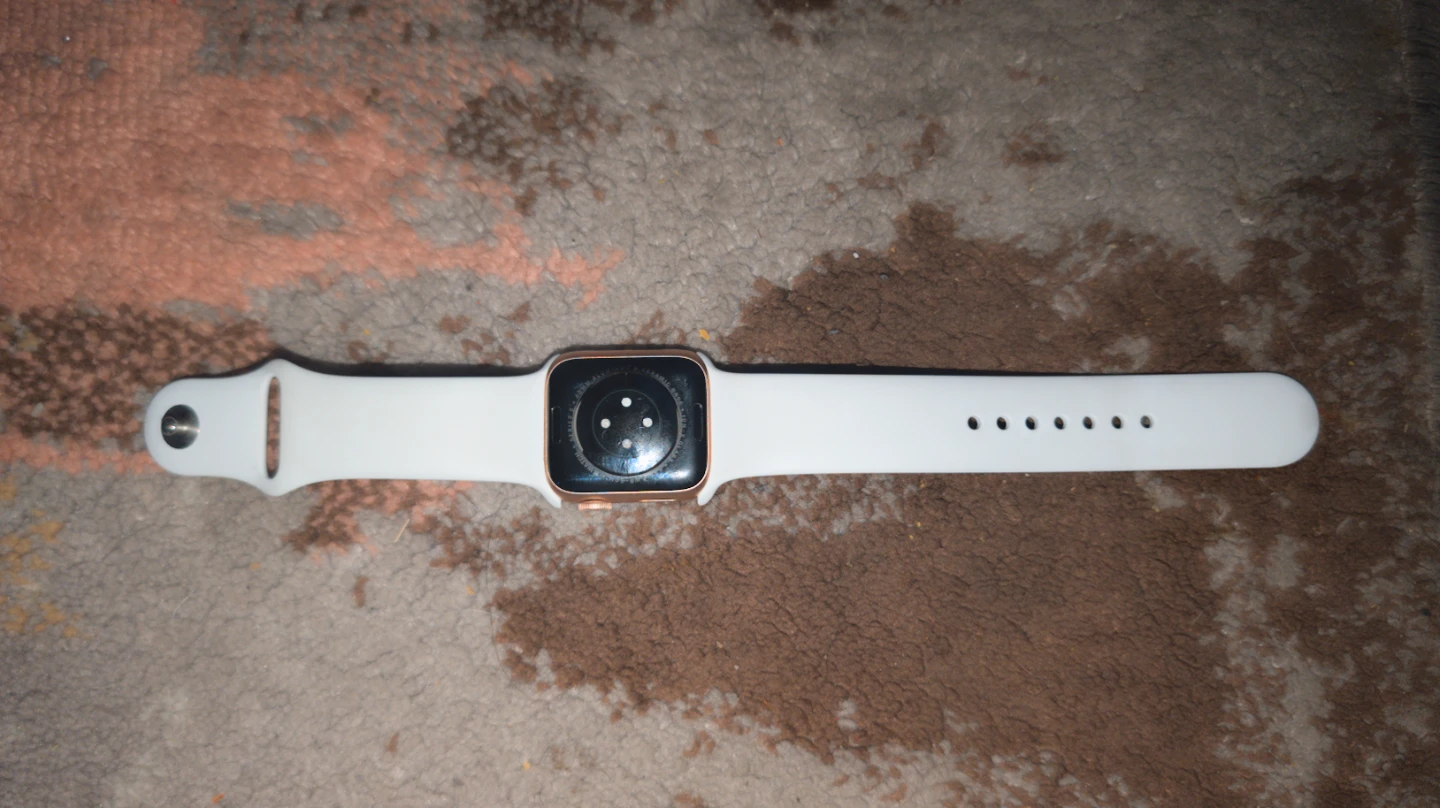 Apple Watch series 6 Gold with White Band - photo 2