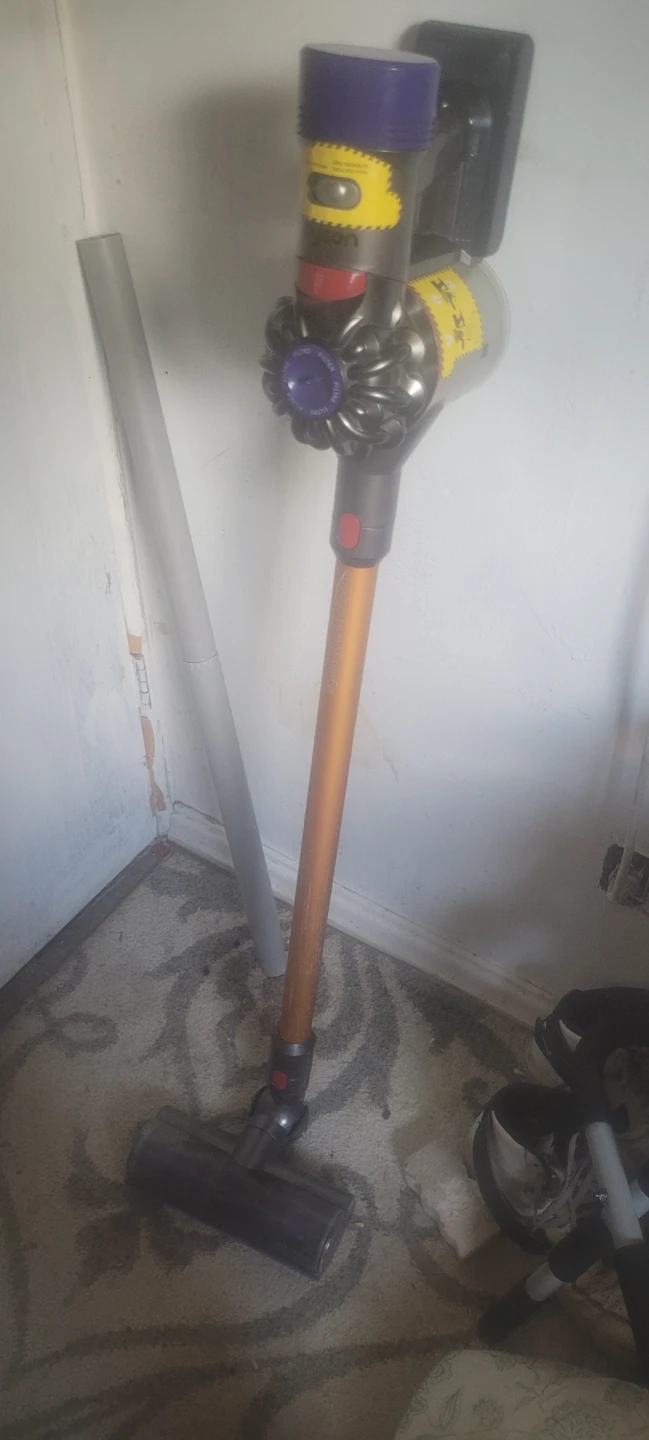 Dyson V8 Animal Extra Cordless Vacuum - photo 2