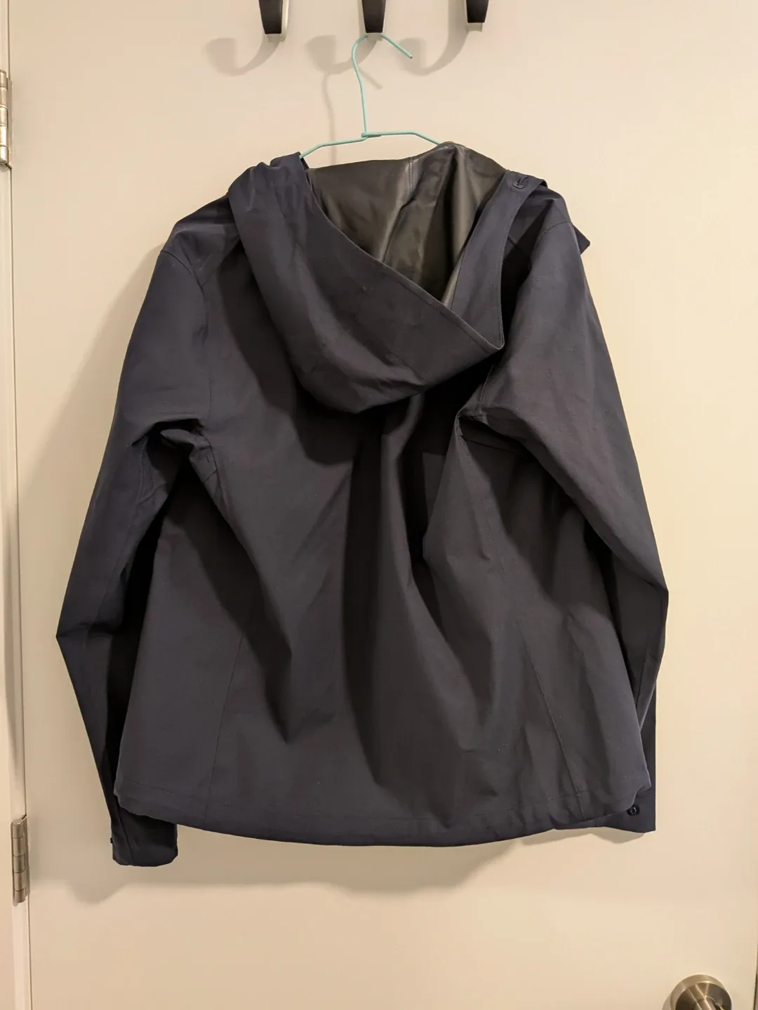 Uniqlo Navy Light Waterproof Jacket - photo 2
