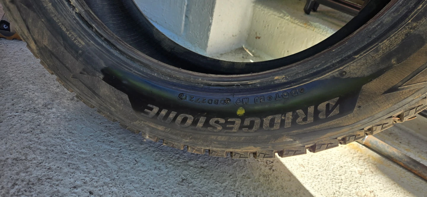 8mm tire tread Bridgestone Blizzak DM-V2 Tires 235/55R20 - photo 2