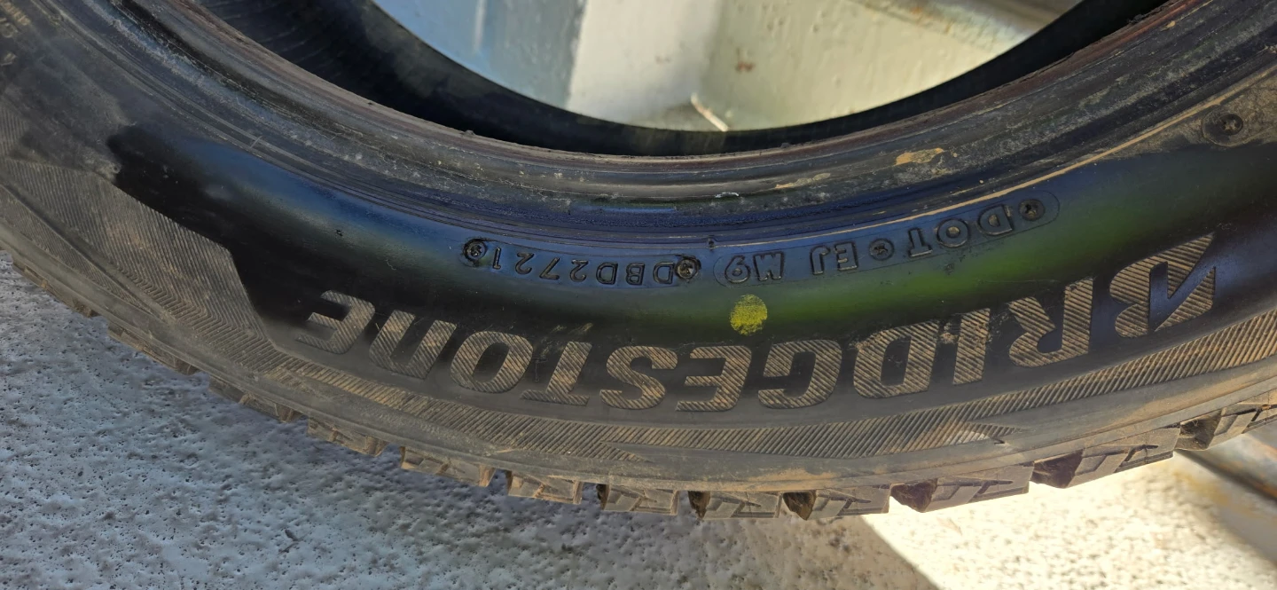8mm tire tread Bridgestone Blizzak DM-V2 Tires 235/55R20 - photo 3
