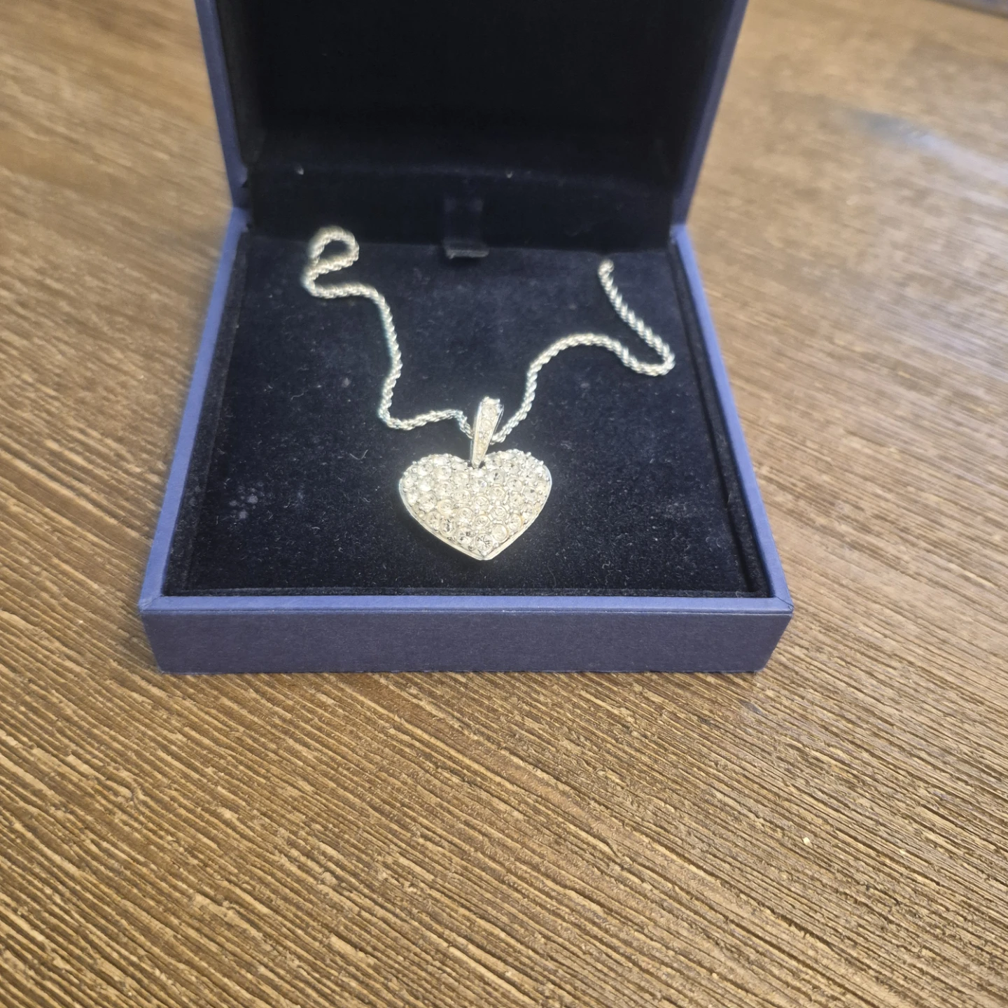 Swarovski crystal heart necklace (Minor imperfection)