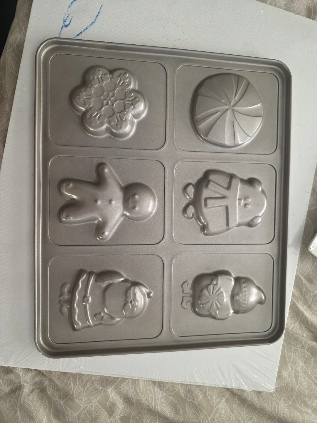 Holiday Character Baking Pan - photo 2