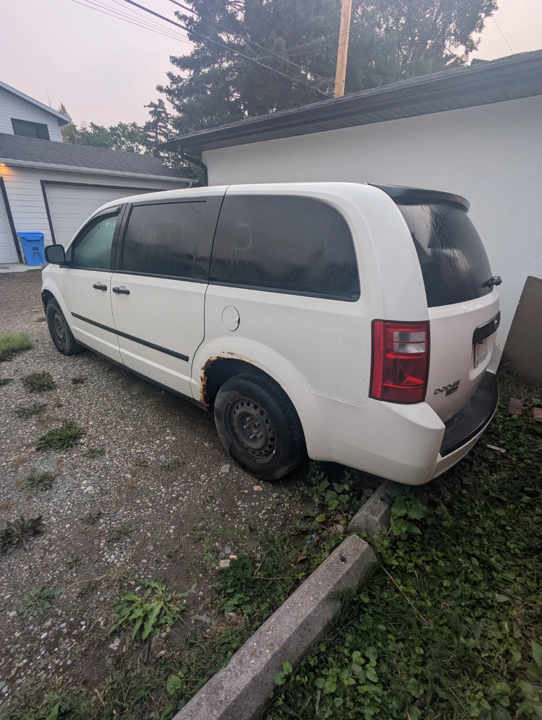 White Dodge Grand Caravan - photo 3