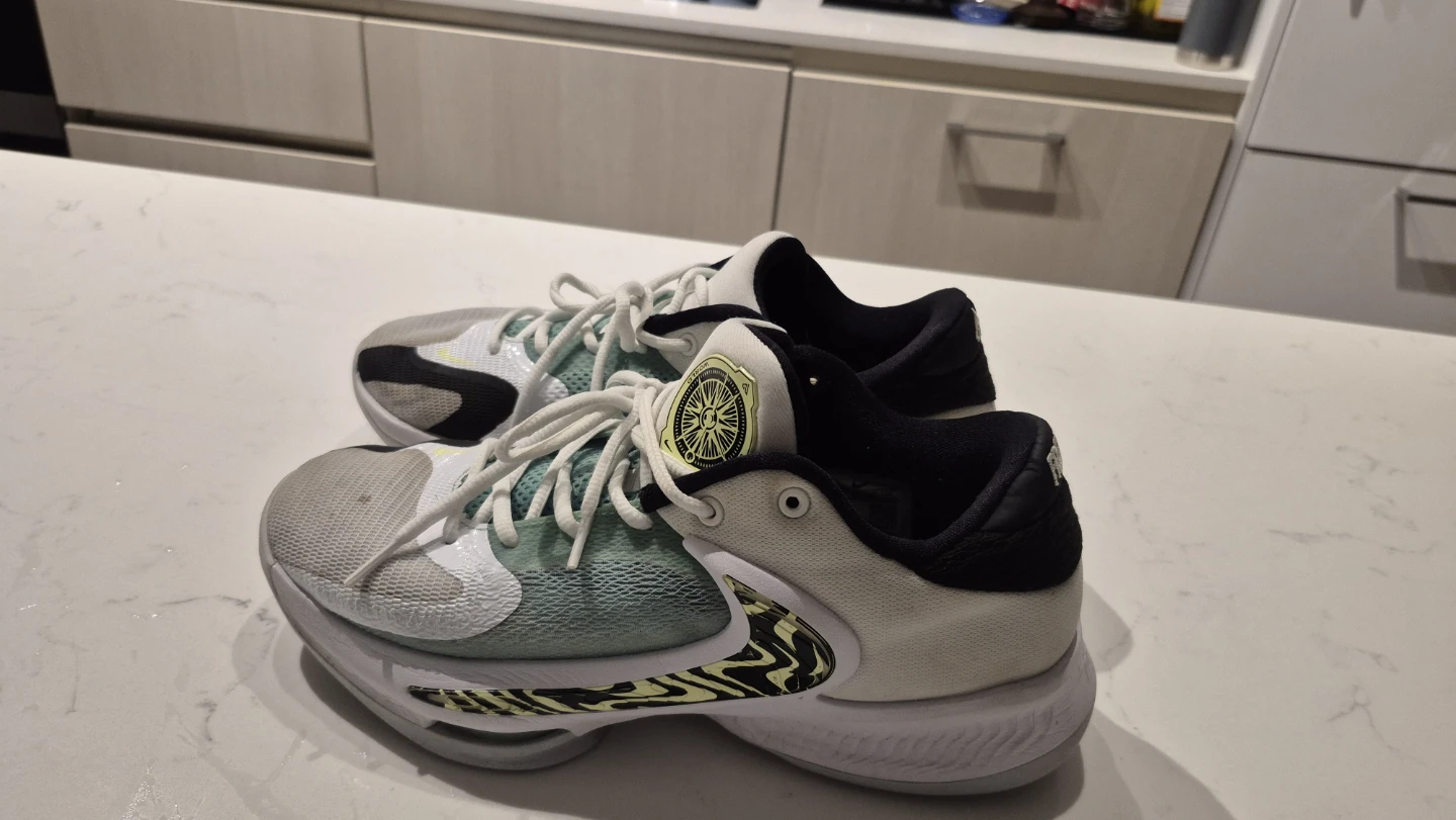 Nike White & Green Running Shoes – Men’s/Women’s