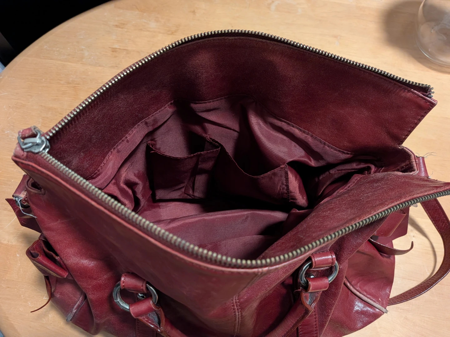 Danier Burgundy Leather Handbag - photo 5
