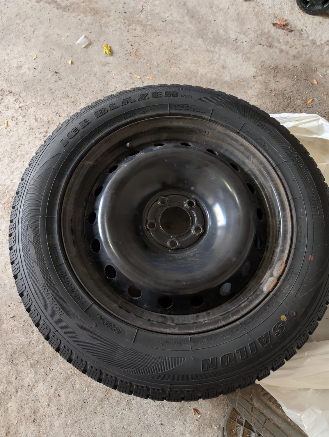 4 Used Winter Tires + Steel Rims ith TPMS – 235/60R18 - photo 3