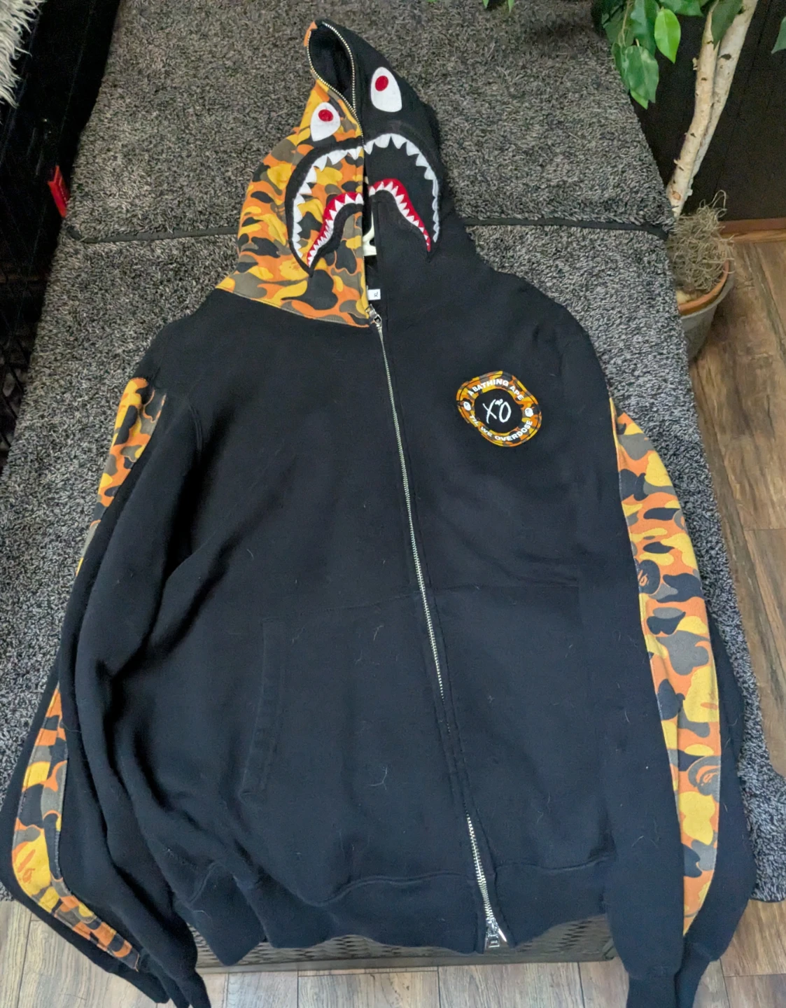 Bape XO hoodie authentic xl WILL SELL IT FOR 250$ FOR TODAY ONLY