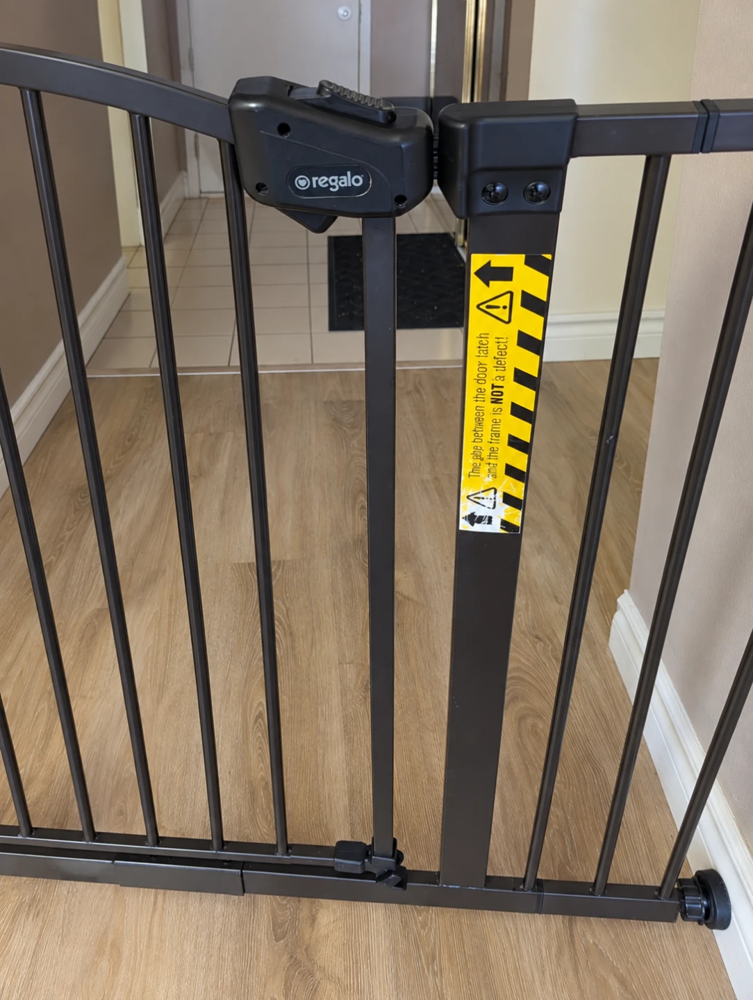 Moving out sale - Regalo Black Metal Safety Gate - photo 3