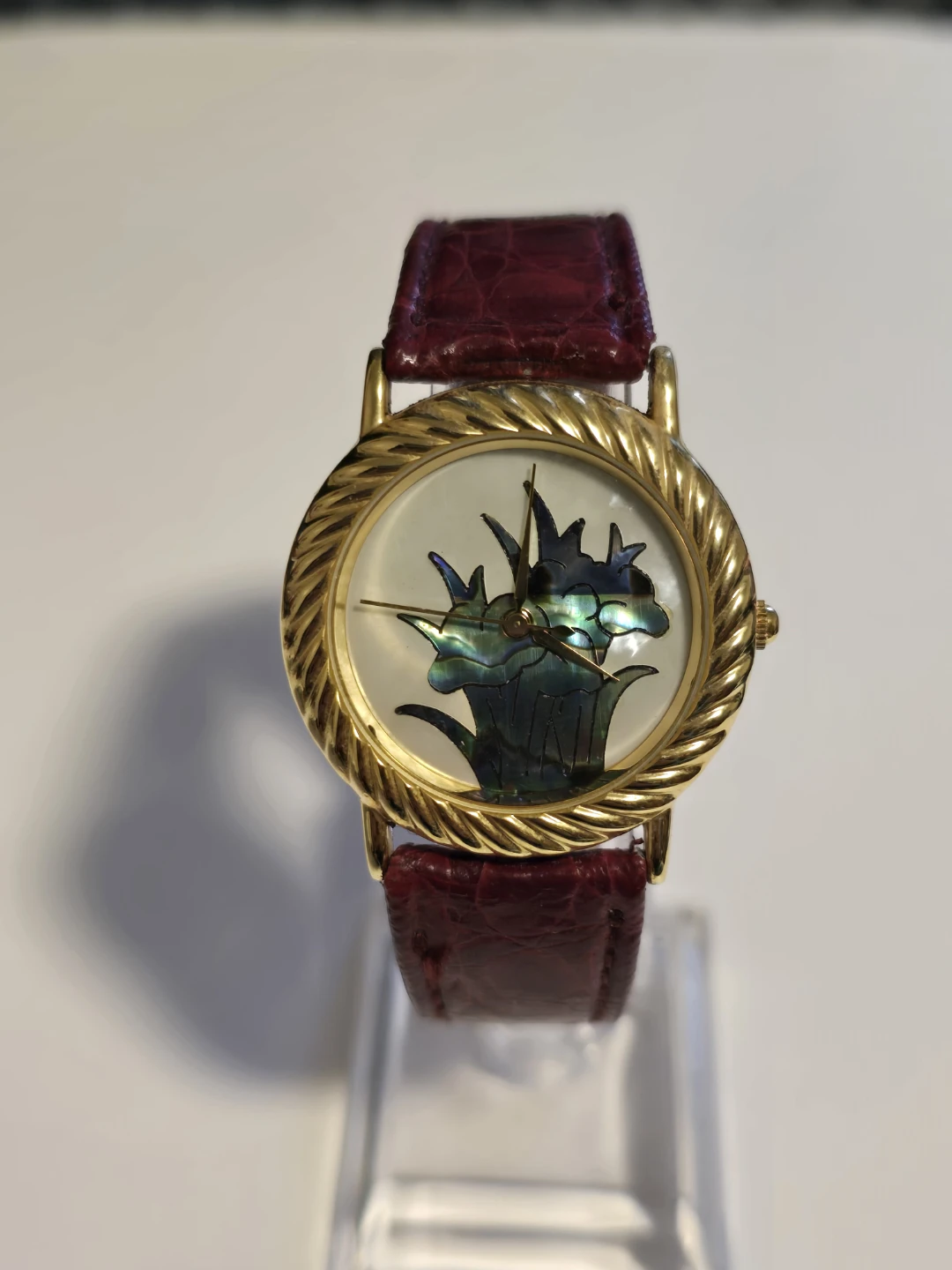Gitano Women Mother of Pearl Flower Quartz Watch NEW BATTERY