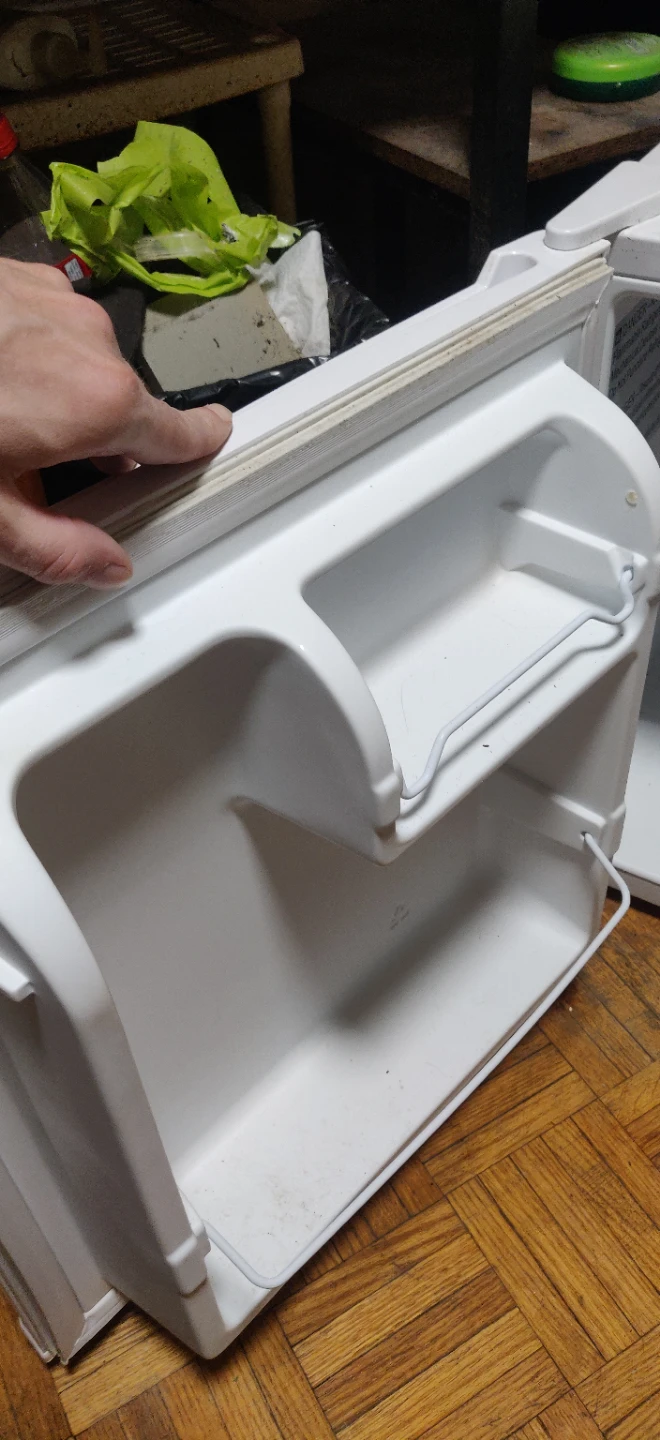 Galanz Mini Fridge - photo 4