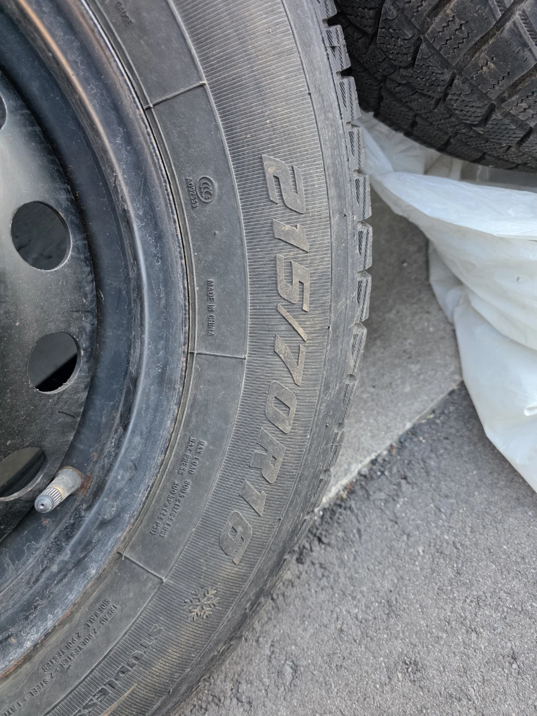 Set of 4 Winter Tires on Steel Rims 215/70R16 - photo 4