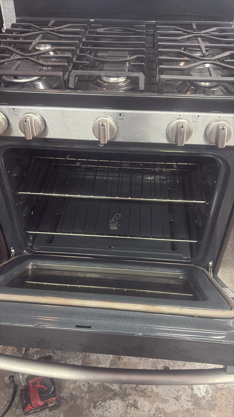 GE 30in Stainless Steel Gas Range - photo 2