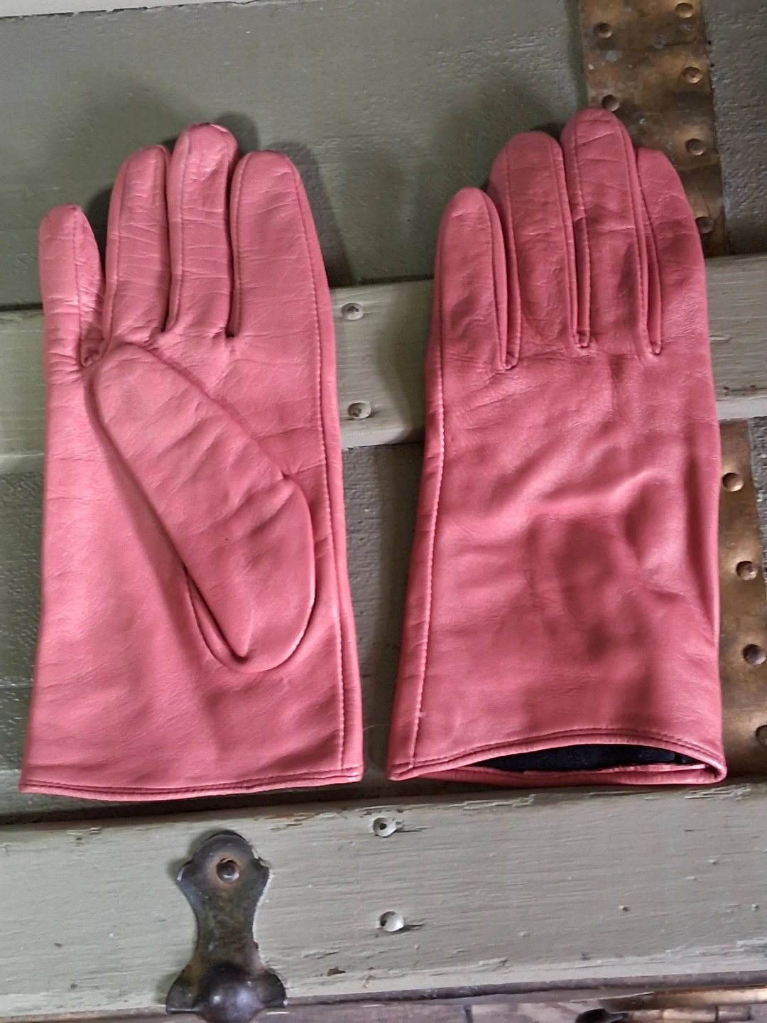Danier rose coloured Leather Gloves