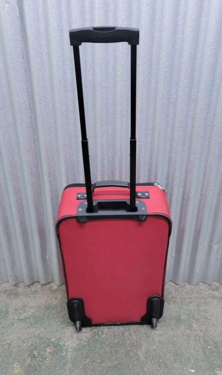 Small American Tourister Red Suitcase - photo 2