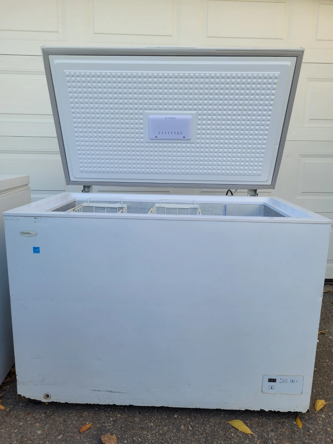 Large Danby Chest Freezer 11cuft - photo 3
