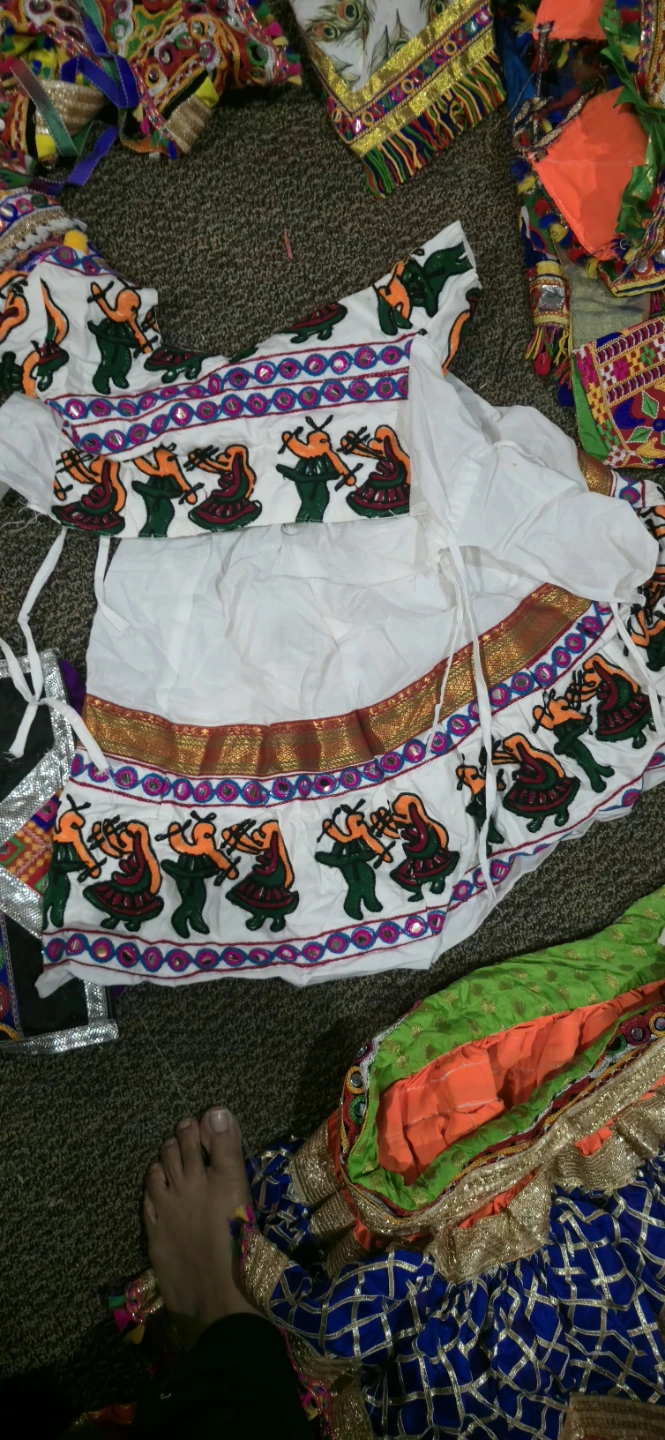 Set of traditional embroidered outfits for kids. - photo 5