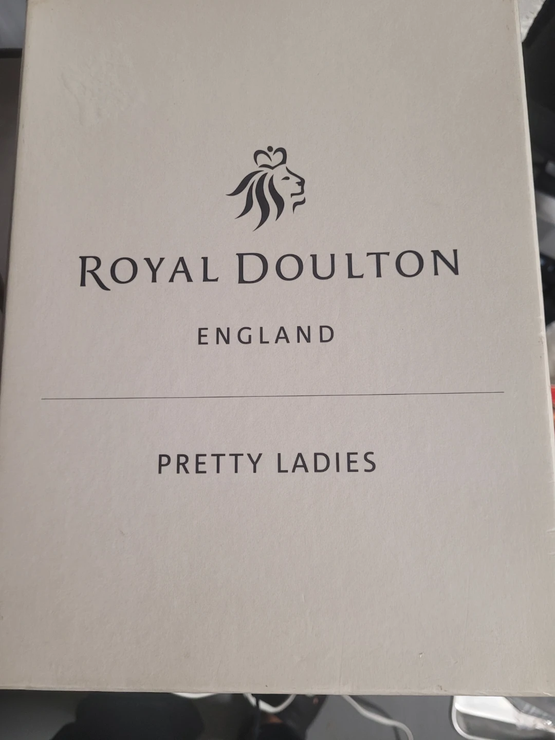 Royal Doulton Pretty Ladies Linda Figurine - photo 3