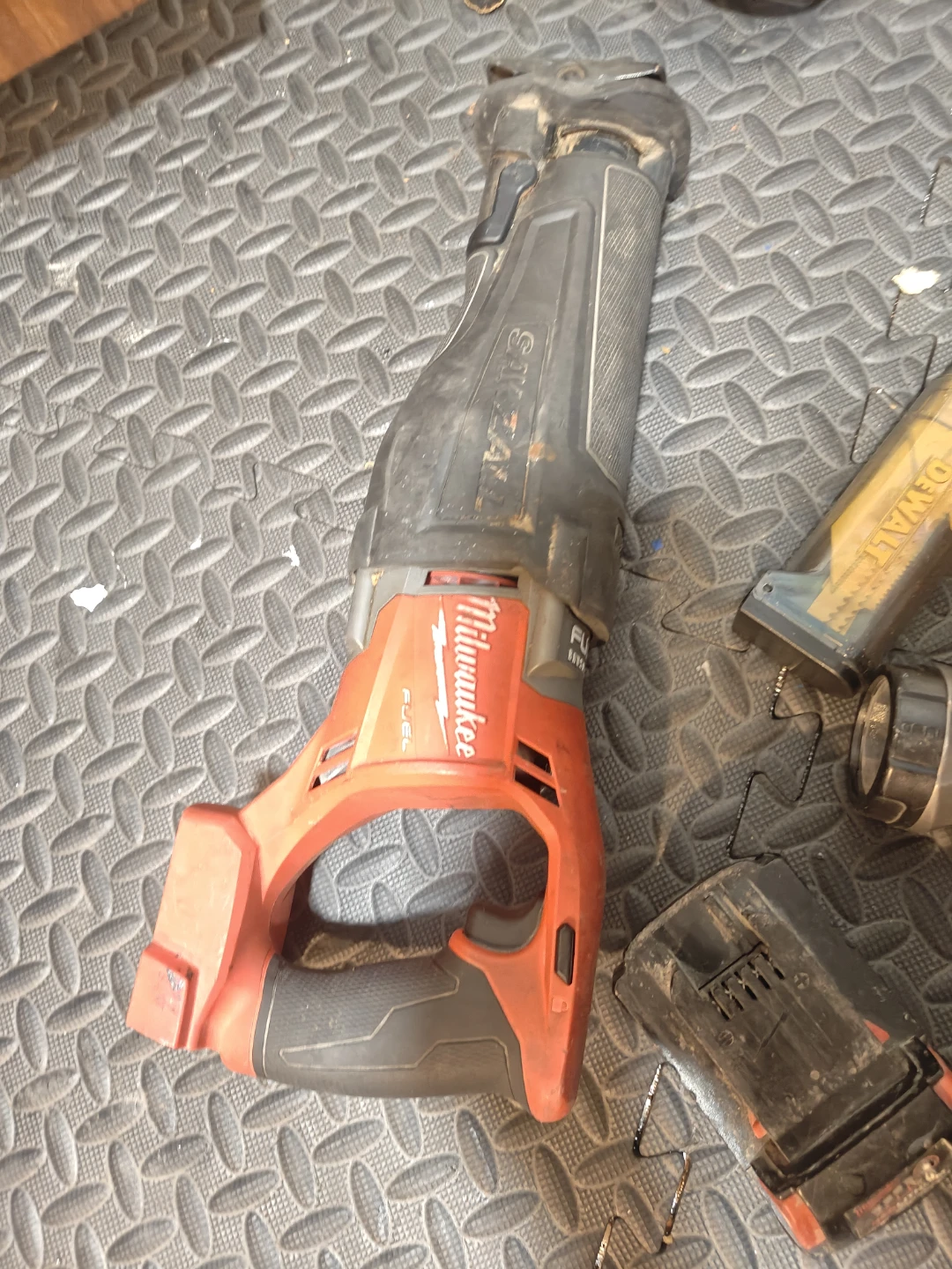 Milwaukee M18 FUEL Sawzall and Work Light - photo 3