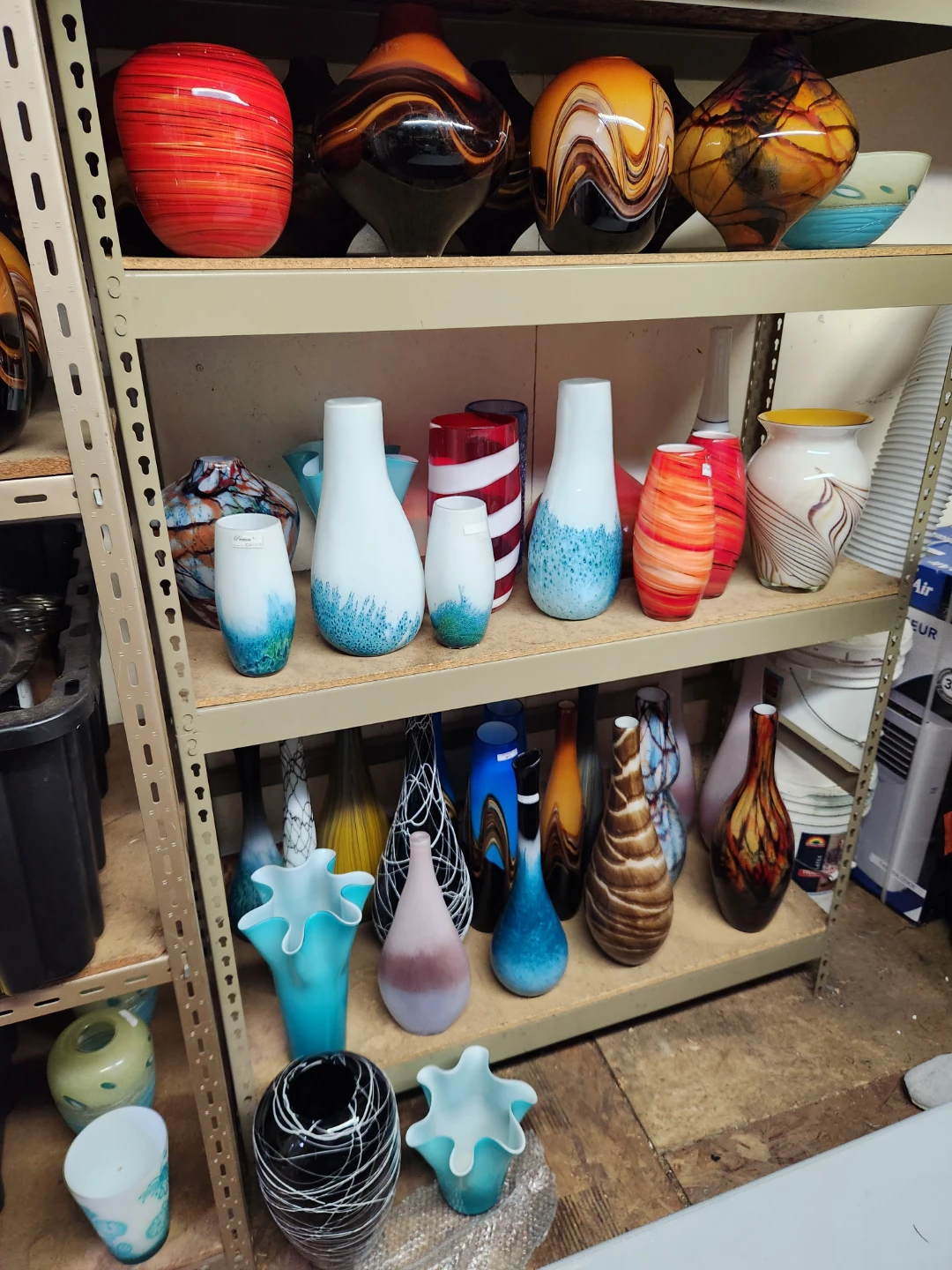 Assorted Decorative Glass Vases - photo 3