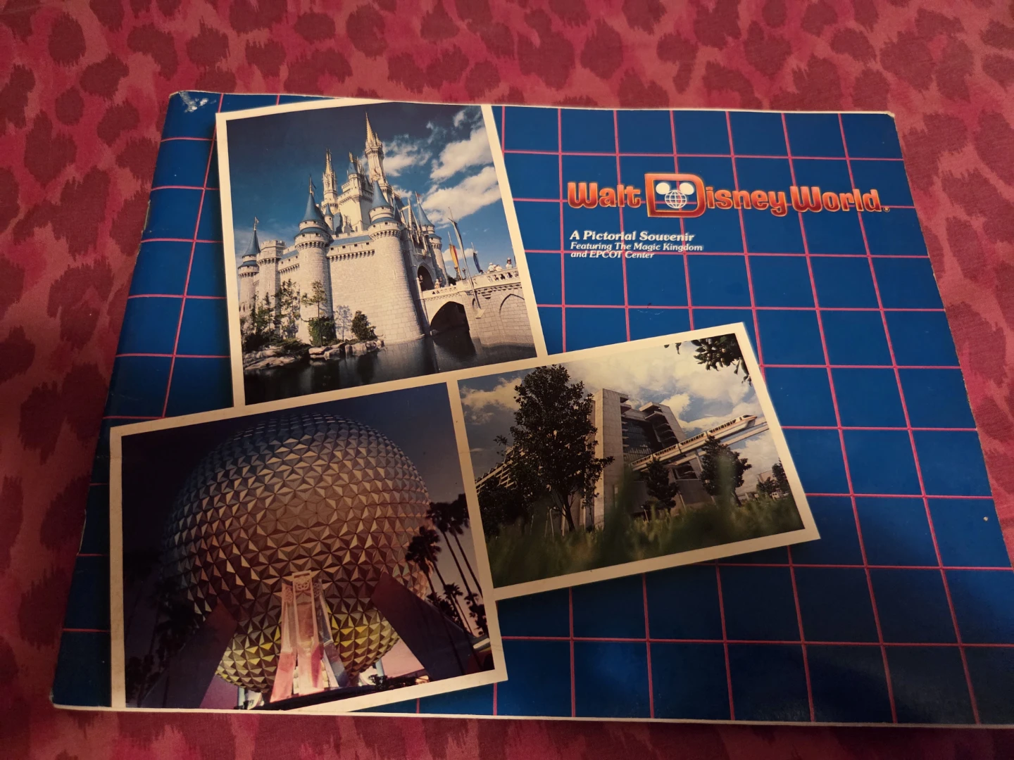 1983 DISNEYWORLD GUIDE - photo 2