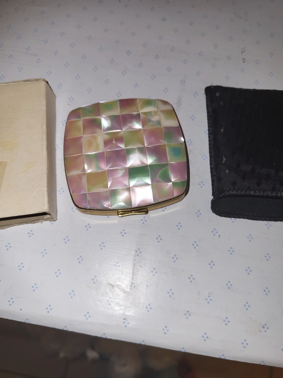 🏈 Vintage Melissa Mother of Pearl Compact - photo 3
