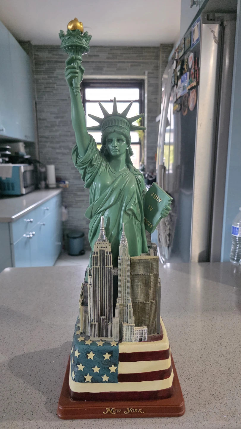 Statue of liberty souvenir - photo 2