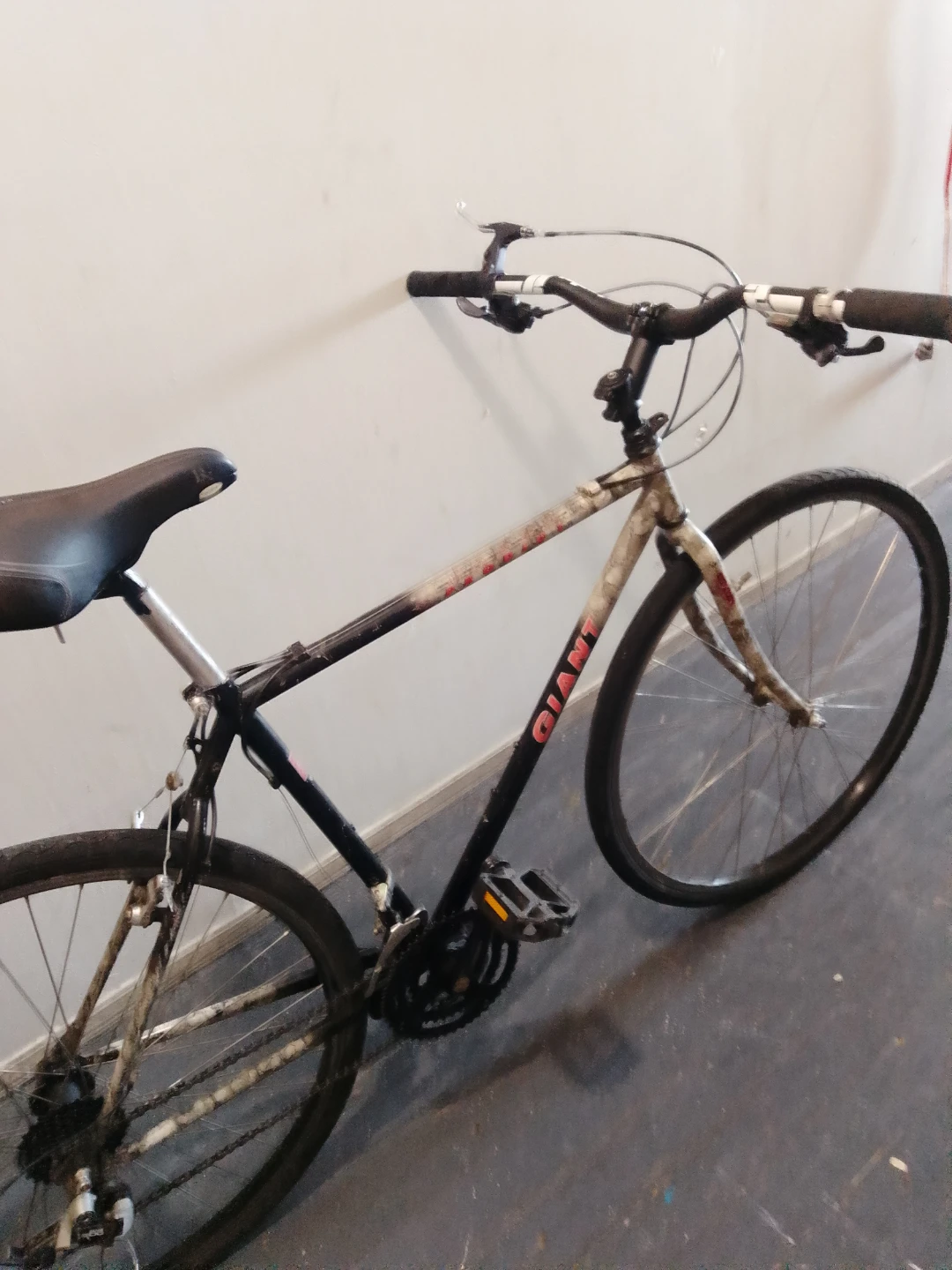 Giant Hybrid Bicycle - photo 2