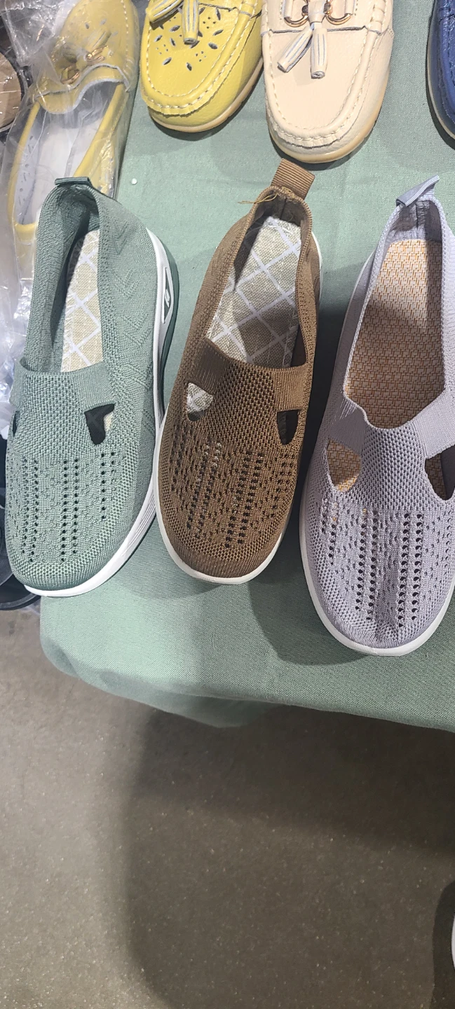 Various assorted women's summer sandals and slides - photo 5