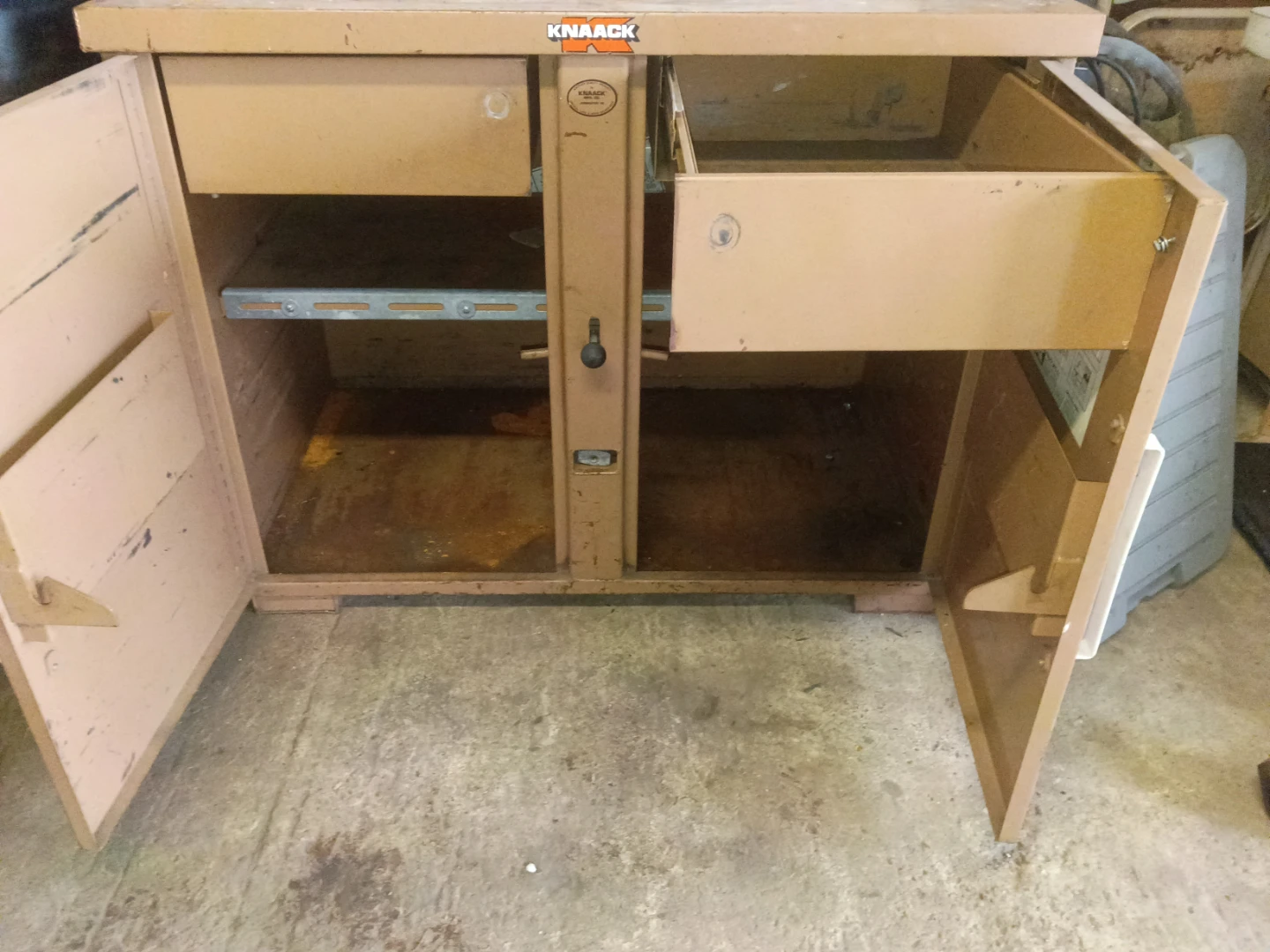 Knaack Jobsite Storage Cabinet - photo 3