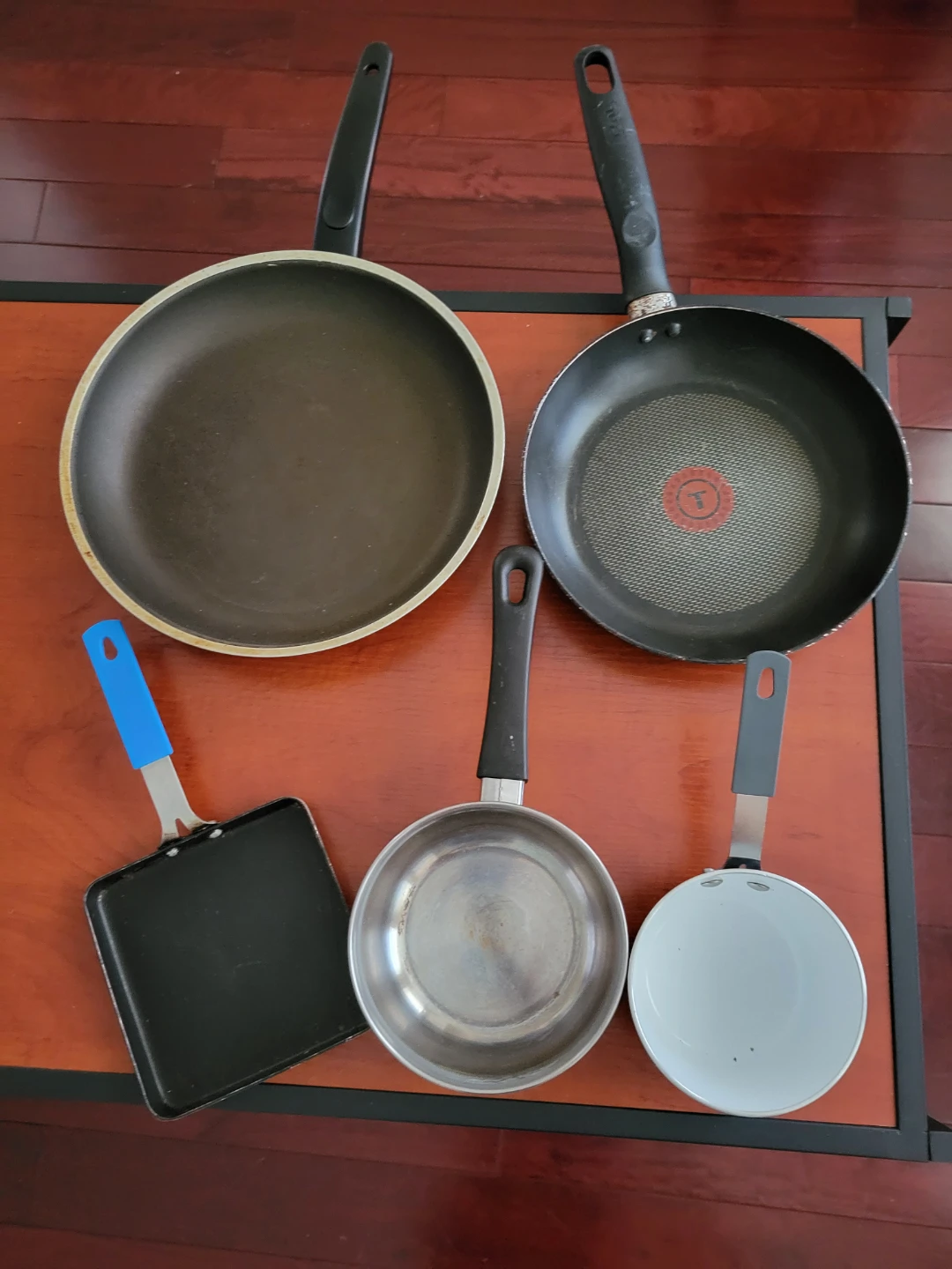 Set of 5 Assorted Pans and Small Pots - photo 2