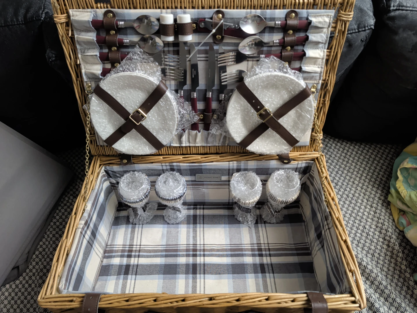 Picnic Basket for Four 🏈