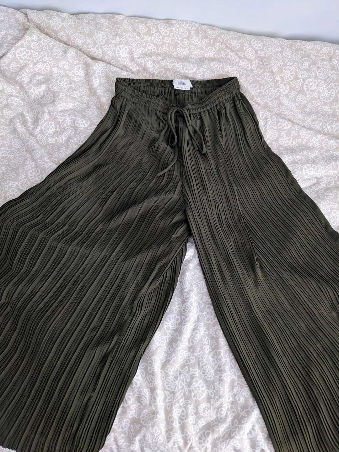 Love, Bonito Pleated Wide-Leg Pants - Size S - photo 3