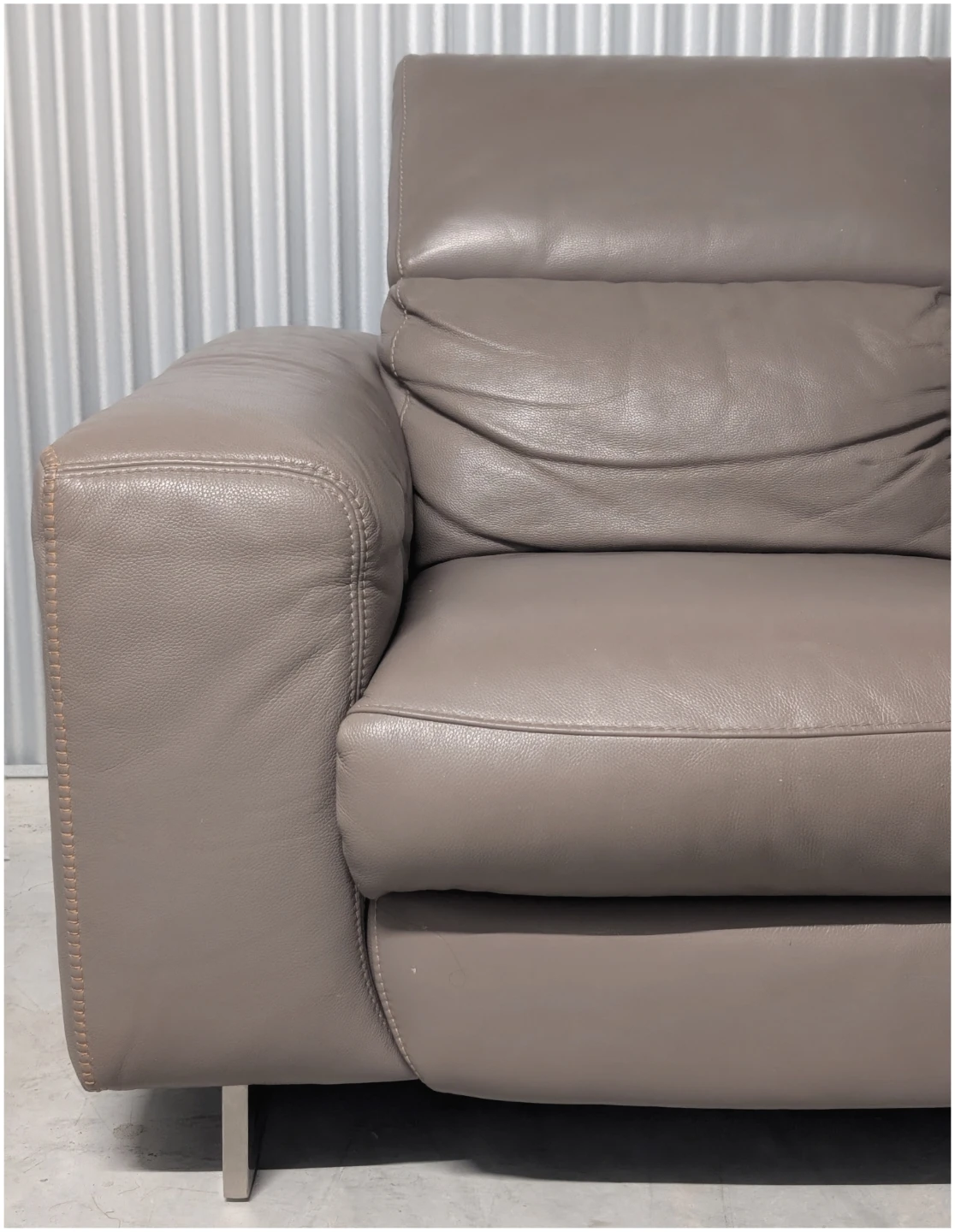 Leather reclining sofa - photo 3