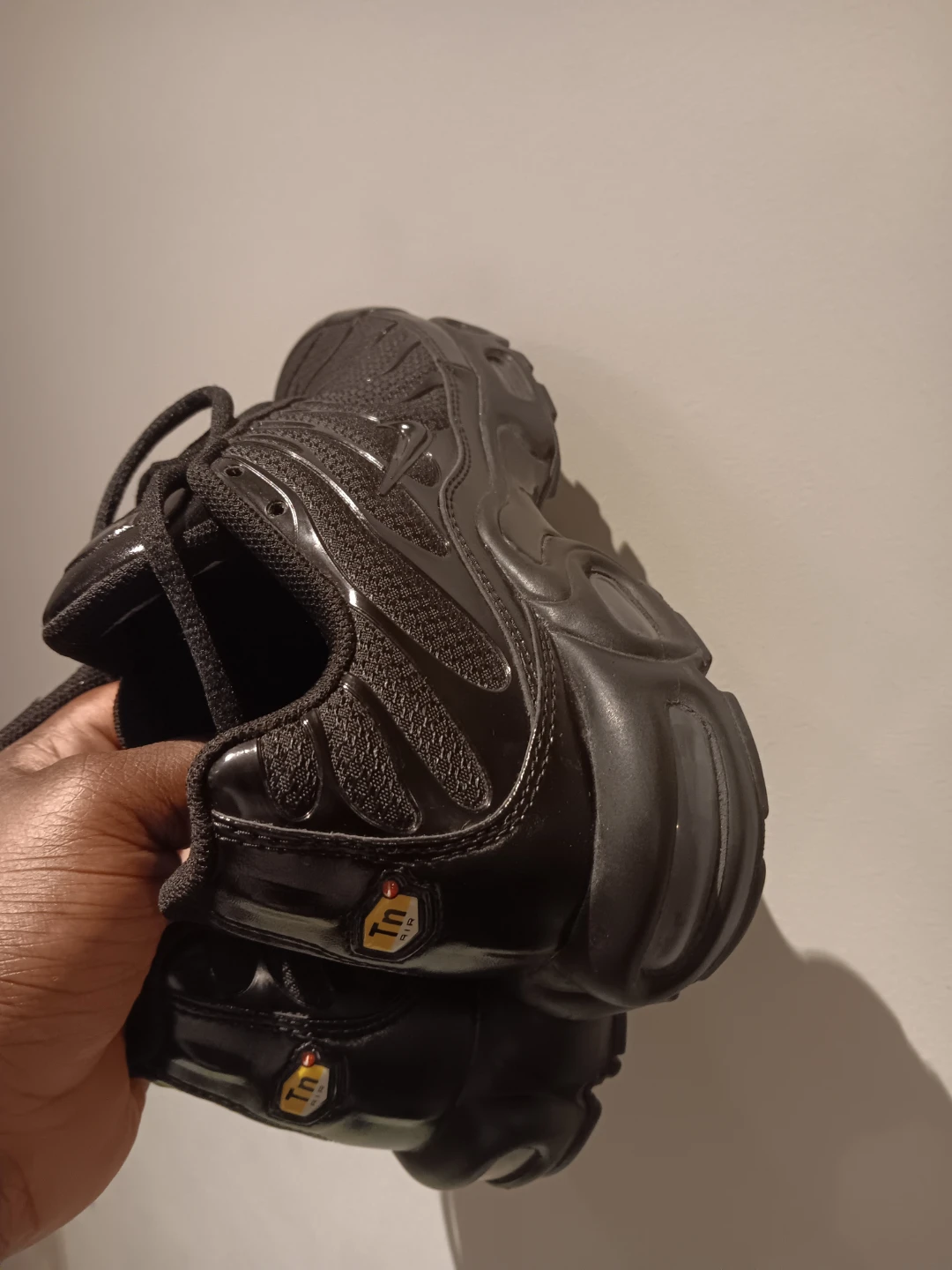 8 Men's Nike Air Max Plus Triple Black
