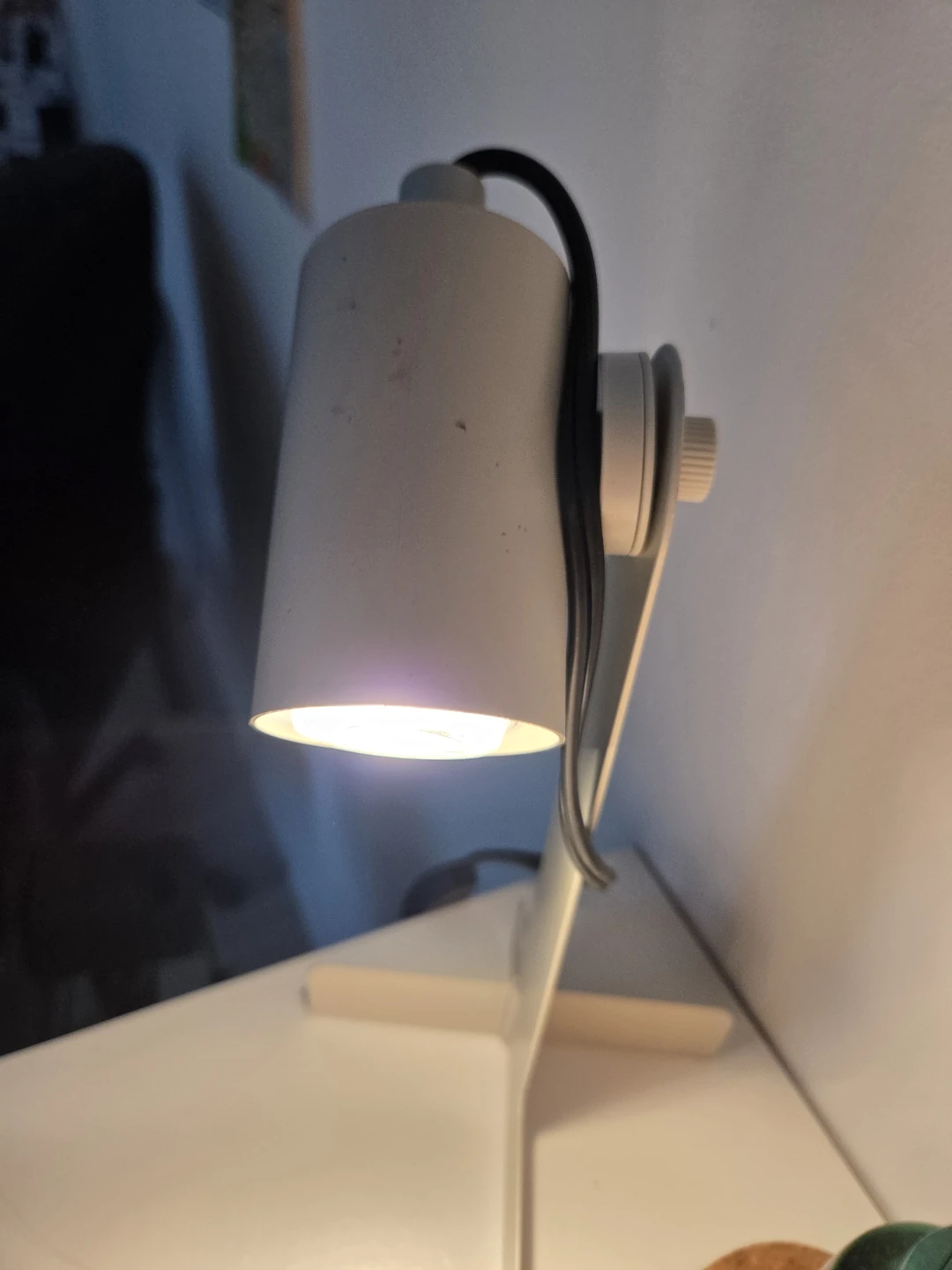 White Desk Lamp - photo 3