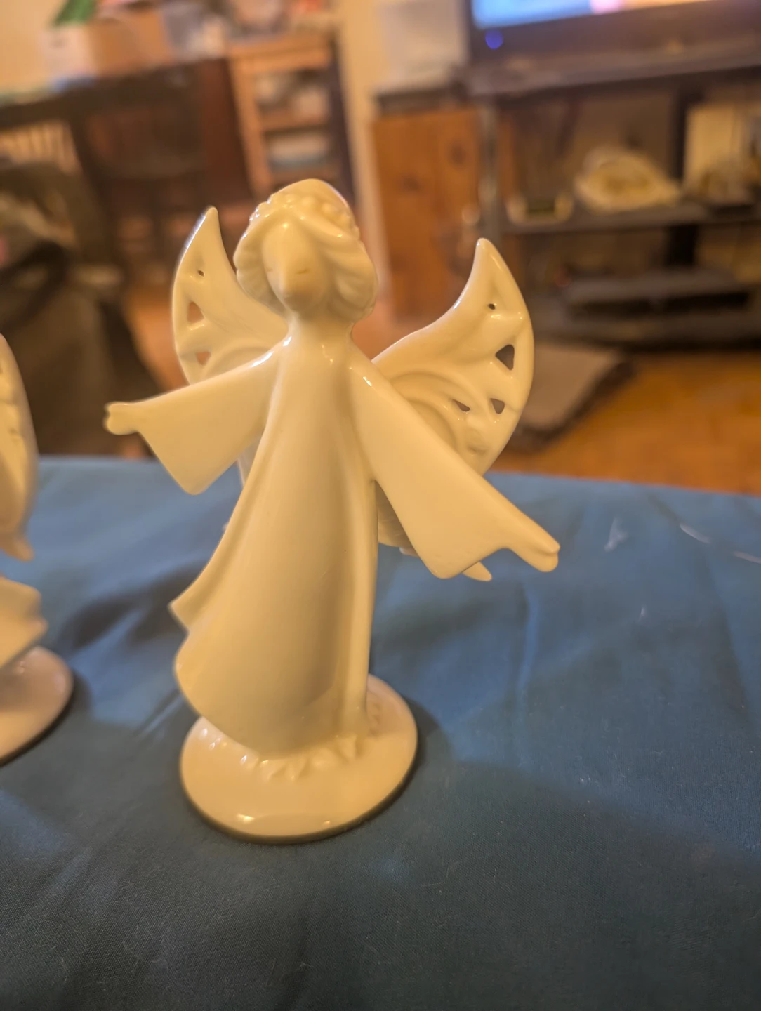 Set of 4 white porcelain angel figurines - photo 5