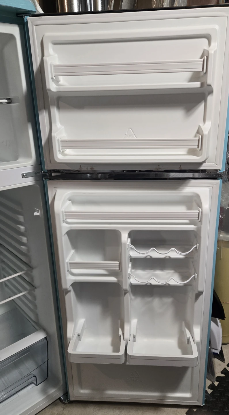 Galanz Retro 2-Door Apartment Fridge - Blue - photo 5