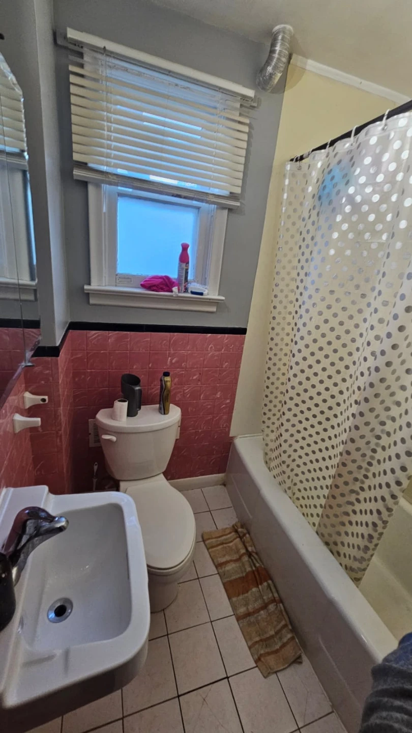 Large Private Room For Rent - photo 5