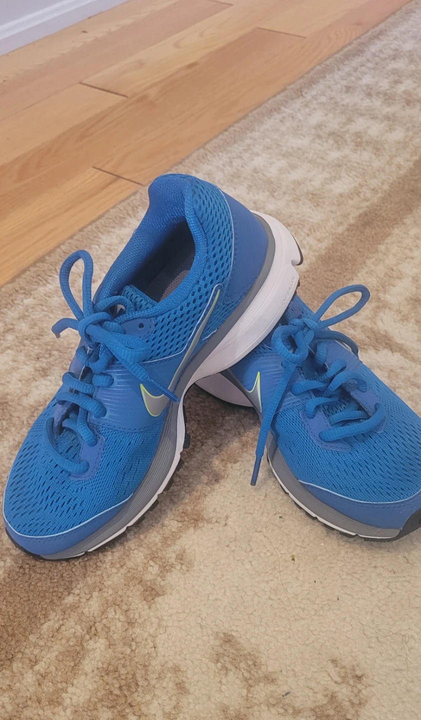 NEW Nike Running Shoes, Kids size 2