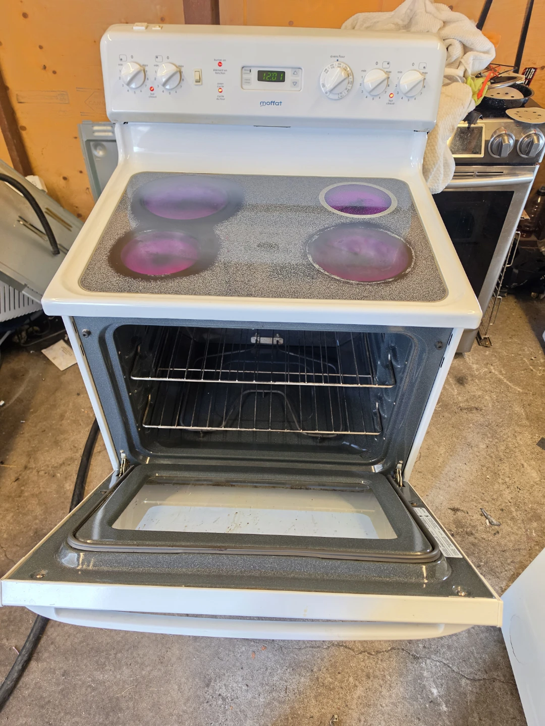 Delivery Available - Moffat 30" White Glass Top Electric Range - photo 3