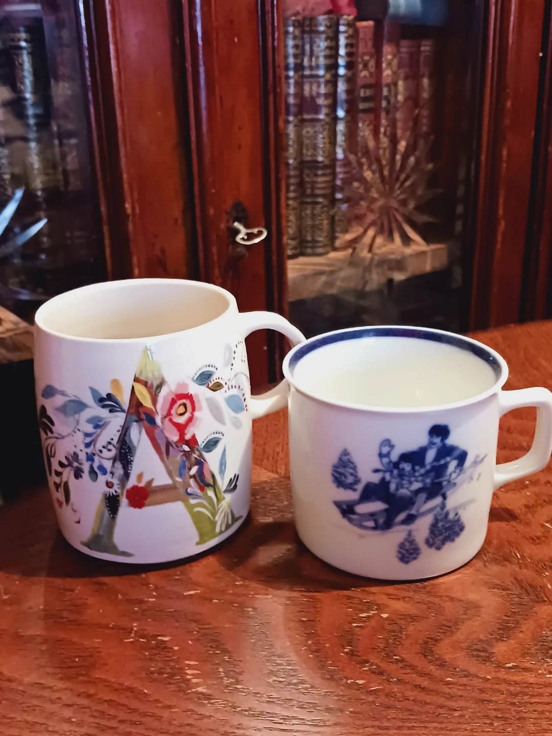 $3 EACH !! Set of two decorative ceramic mugs - photo 3