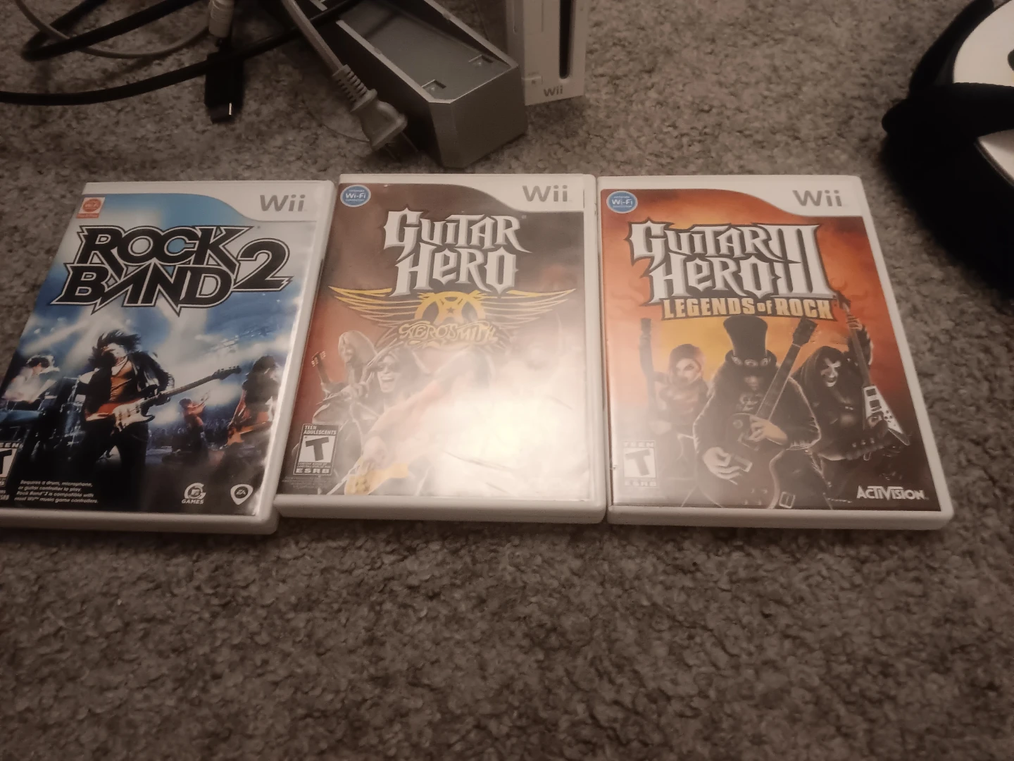 Nintendo Wii Console Bundle with Games and Guitars - photo 3