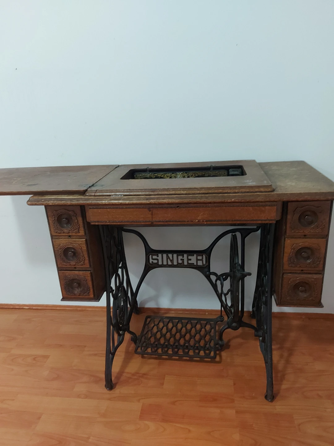 Vintage Singer Sewing Machine Table - photo 3