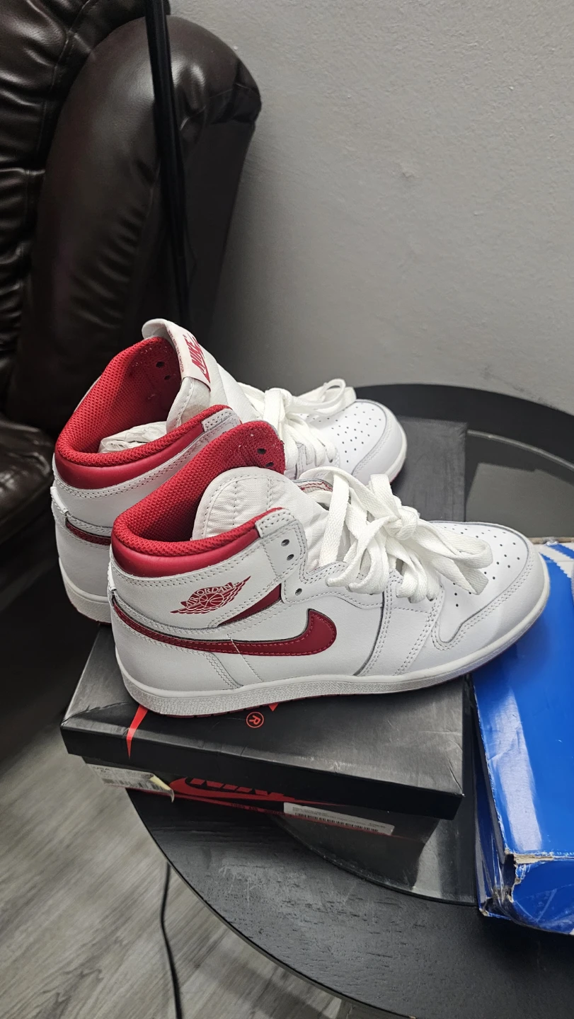 Nike Air Jordan 1 White and Red - photo 3